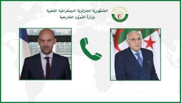 عطاف يتلقى مكالمة هاتفية من نظيره الفرنسي