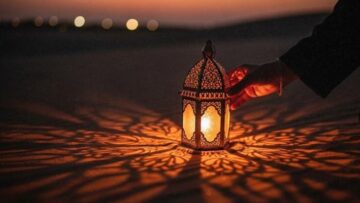 رمضانُ يوافينا حُبّا