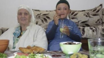 هكذا تحتفي العائلة الجزائرية بصيام الطفل لأول مرة..