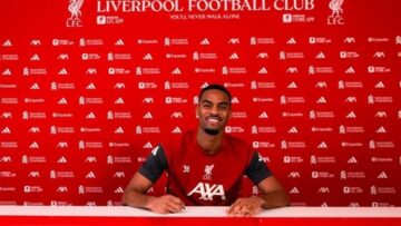 ليفربول يمدد عقد غرافنبرخ