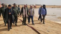 صورة معبرة عن رئيس الجمهورية الصحراوية يعاين الأوضاع بولاية الداخلة إثر تساقط كميات كبيرة من الأمطار