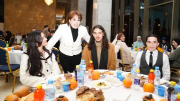 بن دودة تستضيف طلبة من مؤسسات التكوين العالي على مائدة الإفطار