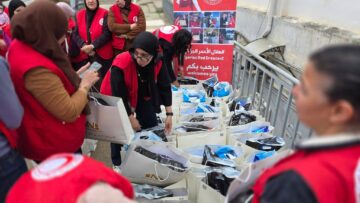 توزيع ألبسة العيد على الأطفال المرضى بمستشفى بني مسوس بالعاصمة 