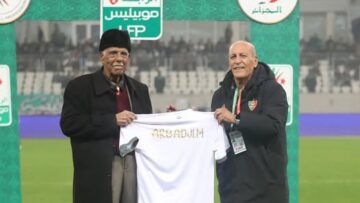 مولودية الجزائر تكرم المجاهد والفدائي محمود عرباجي