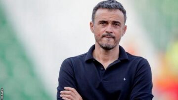 باريس سان جيرمان يعرض على إنريكي تمديد العقد