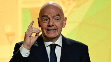 إنفانتينو: يجب طرد اللاعبين الذين يغطون أفواههم عند التحدث إلى الخصوم أثناء المواجهات