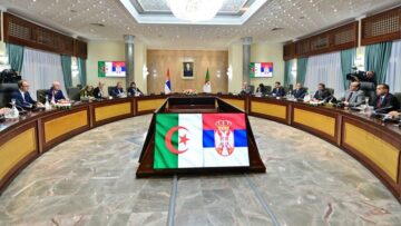 الوزير الأول يبرز أهمية تعزيز المبادلات التجارية والاقتصادية بين البلدين
