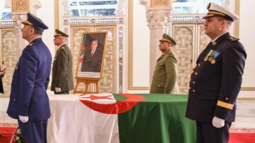 الجالية الجزائرية بالخارج تشيد بالمسيرة الوطنية النزيهة للرئيس الراحل زروال