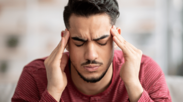 الصداع المصحوب بألم في العين.. كيف السبيل للوقاية منه؟