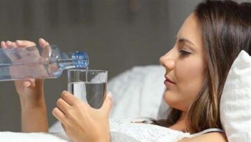 شرب الماء قبل النوم.. انعكاس ملحوظ على الصحة العامة