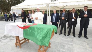 جثمان المجاهدة الراحلة فيفي شنة يوارى الثرى بمقبرة العالية