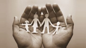 من أسباب استقرار الأسرة