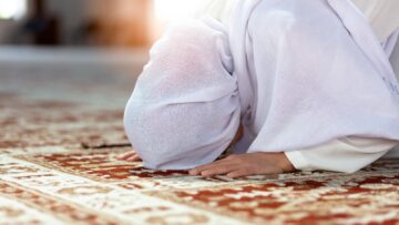 مُخْلِصًا لَهُ الدِّينَ 