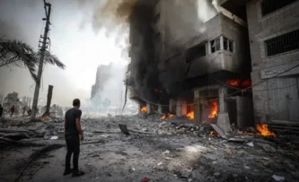 رغم دخول اتفاق وقف إطلاق النار حيز التنفيذ  قوات الاحتلال الصهيوني تشن 100 غارة على لبنان خلال 10 دقائق