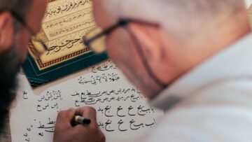 جمال الخط في الجزائر.. فن يتراجع واهتمام يتلاشى لدى الشباب