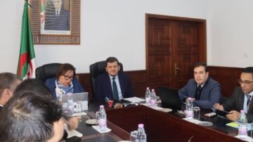 وزير الفلاحة يطلق رفقة أرحاب دورة تكوينية مستعجلة لفائدة سائقي الحصادات بداية من اليوم