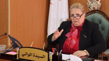 والي البويرة تطمئن المواطنين بالتكفل بانشغالاتهم 