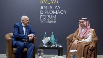 عطاف يُجري محادثات ثنائية مع نظيره السعودي