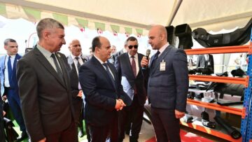 الوزير الأول يشرف بتيسمسيلت على إطلاق مشروع وحدة إنتاج المكونات واللواحق البلاستيكية للسيارات