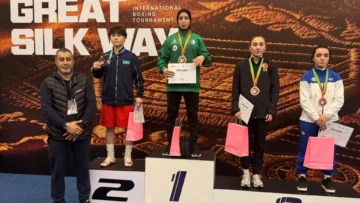 فتيحة منصوري تهدي الجزائر ميدالية من المعدن النفيس