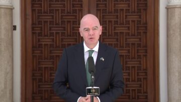 رئيس الفيفا يشيد بالدور البارز للرئيس تبون في تطوير كرة القدم