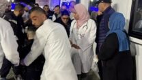 وصول ضحايا حادث انحراف الحافلة السياحية بتونس إلى مستشفى البوني بعنابة