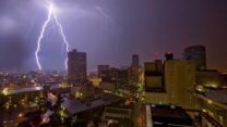 البرق بشير ونذير