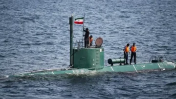 قائد البحرية الإيرانية: غواصاتنا جاهزة للعمل.. وتنتشر وتستقر في قاع البحر