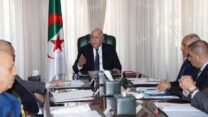 صورة معبرة عن الرئيس تبون يترأس اجتماع عمل خصص للنظر في التحضيرات الأخيرة للانتخابات التشريعية