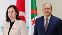 صورة معبرة عن الوزير الأول يعرب باسم رئيس الجمهورية عن بالغ شكره للسلطات التونسية على سرعة التدخل وحسن التكفل بالمصابين في الحادث المرور