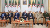 عبد المالك تاشريفت في تيزي وزو للإشراف على مراسم إعادة دفن رفاة 14 شهيدًا