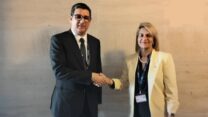آيت مسعودان يجري مباحثات مع رئيسة الوفد الكوبي