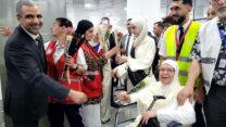أول فوج من الحجاج الجزائريين يعود إلى أرض الوطن