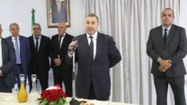 وزير الداخلية يشيد بكفاءة مستخدمي القطاع ويؤكد مواصلة تحسين الخدمة العمومية
