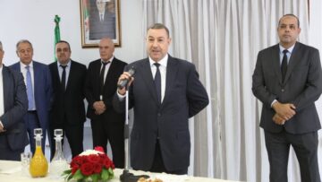 وزير الداخلية يشيد بكفاءة مستخدمي القطاع ويؤكد مواصلة تحسين الخدمة العمومية