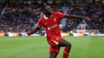 كوناتي يصطدم بتردد ليفربول في تمديد العقد