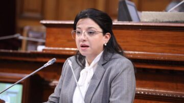 وزيرة التجارة الداخلية تعرض نص القانون المتعلق بشروط ممارسة الأنشطة التجارية