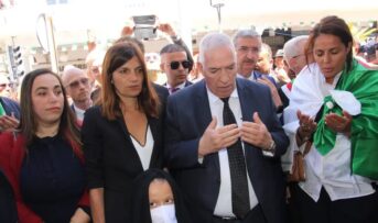 الوزيرة المنتدبة لدى وزيرة الجيوش وقدماء المحاربين الفرنسية تشارك في مراسم إحياء ذكرى مجازر 8 ماي 1945 بسطيف