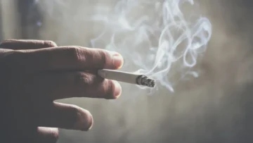 التدخين في الجزائر.. عادة تُهدد الصحة وتستنزف الجيب