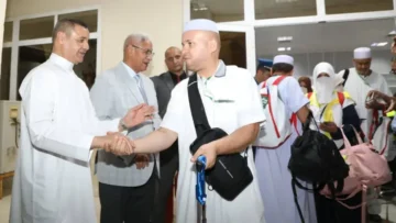 غرداية : مغادرة أول فوج من الحجاج من مطار “نوميرات – مفدي زكرياء” إلى البقاع المقدسة