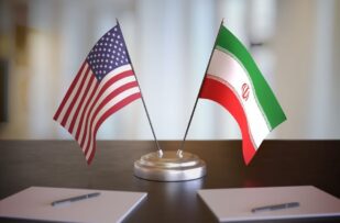 تبادل للضربات بين أميركا وإيران وسط مفاوضات معقدة