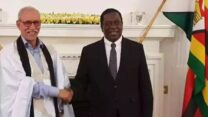 صورة معبرة عن الرئيس الصحراوي يهنئ نظيره الزيمبابوي بمناسبة انتخاب بلاده عضوا غير دائم في مجلس الأمن