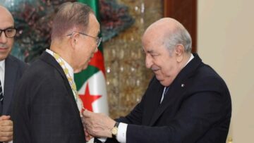 الرئيس تبون يسدي الأمين العام السابق لمنظمة الأمم المتحدة بان كي مون وساما برتبة “أثير”