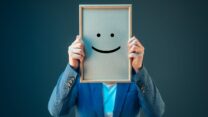 صورة معبرة عن الابتسامة.. إعجاز قرآني