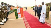 الوزير الأول يغادر نيامي عقب زيارة رسمية إلى النيجر