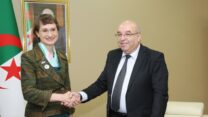 صورة معبرة عن قويدري يتباحث آفاق التعاون مع المديرة العامة للوكالة الدولية لبحوث السرطان