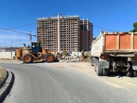 رفع الردوم والحجارة الملقاة عشوائيا بطريق سطاوالي الصغرى نحو الطريق الاجتنابي الجنوبي