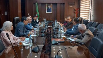 وزارتا التجارة الخارجية والصناعة الصيدلانية تبحثان تعزيز التنسيق لتطوير الإنتاج الوطني