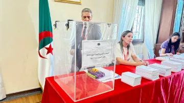الجالية الوطنية المقيمة بإيطاليا تشرع في عملية التصويت