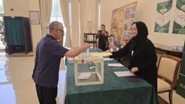 الجالية الوطنية المقيمة بإسبانيا تشرع في عملية التصويت
